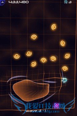 游戏的主角是一个长得很像《机器人瓦力》中“EVA”的机器人,它有着非常神奇的力量。当它在场景中移动的时候,周围的空间就会产生扭曲。