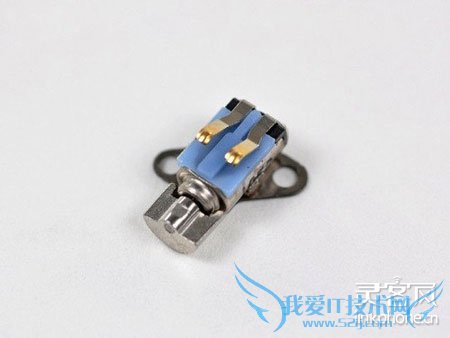 手机在振动时需要驱动这样的一颗马达,耗电非常大