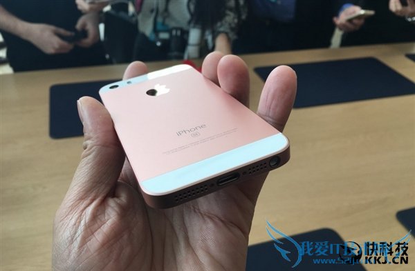 3288元起!iPhone SE国行开卖:现货多到爆