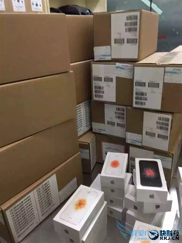 3288元起!iPhone SE国行开卖:现货多到爆