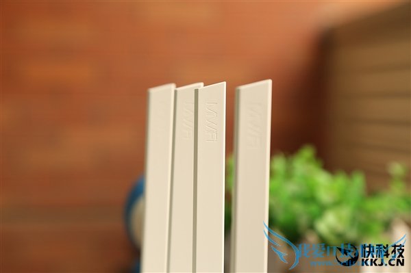 149元!小米路由器3开箱图赏:比iPhone 6还薄