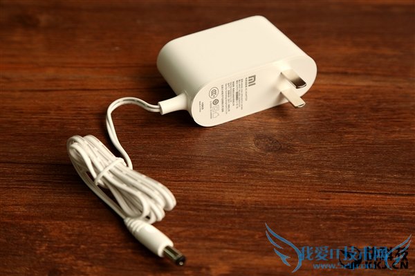 149元!小米路由器3开箱图赏:比iPhone 6还薄