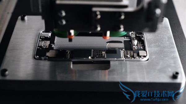苹果Liam机器人揭秘:11秒拆解一台iPhone
