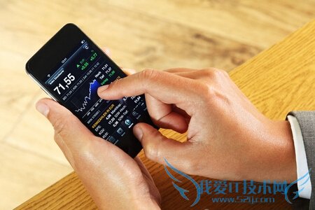 60岁丈母娘选女婿也时尚:先教我用手机炒股