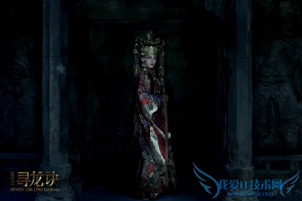 《鬼吹灯》电影Angelababy华服海报:诡异 浑身发毛