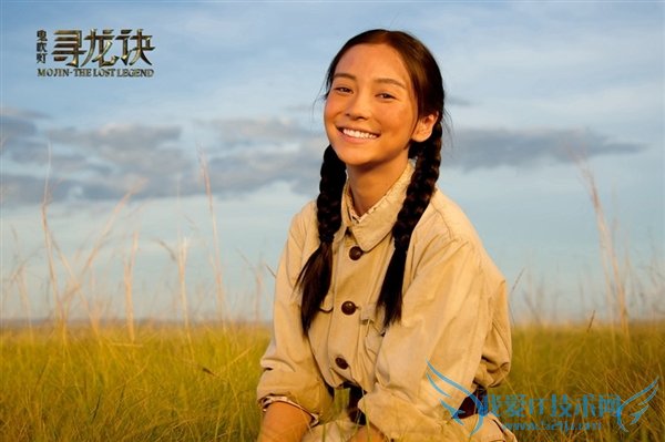 《鬼吹灯》电影Angelababy华服海报:诡异 浑身发毛