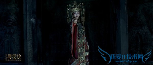 《鬼吹灯》电影Angelababy华服海报:诡异 浑身发毛