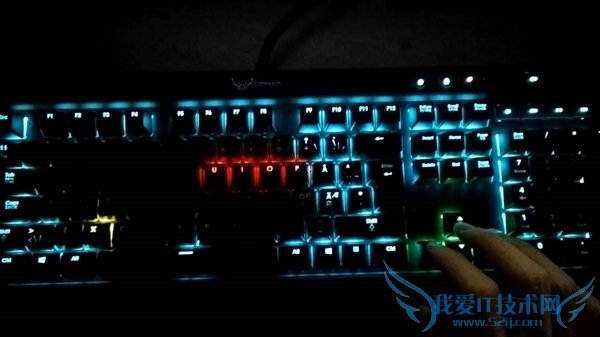 跪了!键盘背光还能这样玩:贪吃蛇