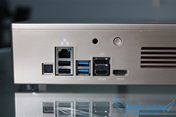 4K@60帧完爆XB1/PS4?国产Steam主机开箱