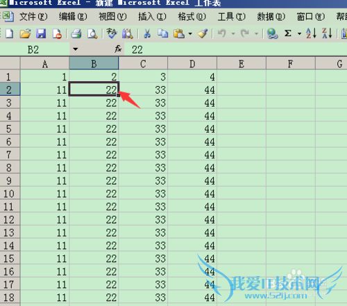 怎么在excel表格中固定第一行