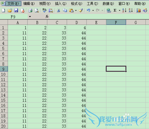 怎么在excel表格中固定第一行