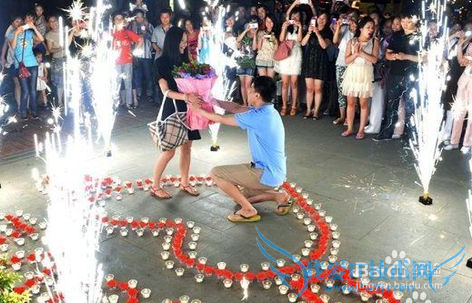 情人节元宵节偶遇,情侣怎么过