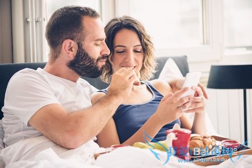 看外国老公送老婆什么惊喜