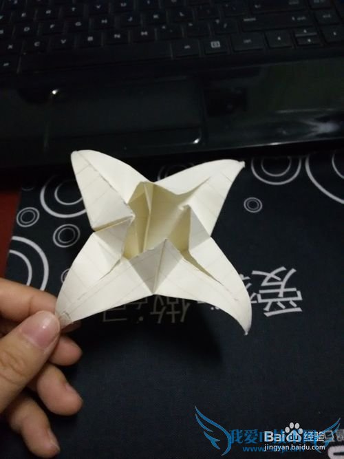 ¸øÏ²»¶µÄËû¼òµ¥µÄÀñÎÈçºÎÓÃÖ½ÕÛÒ»¶ä»¨¡¿¡£