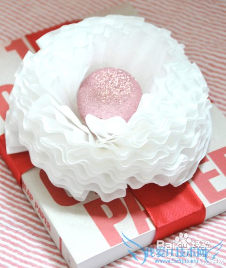 礼物包装方法之白色小花