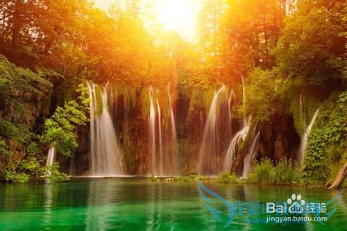 EXCEL如何冻结首行