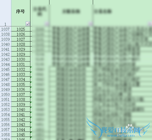 怎么在多行Excel中插入行时保持表格编号连续?