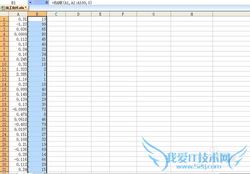 Excel如何在后一列附上排名