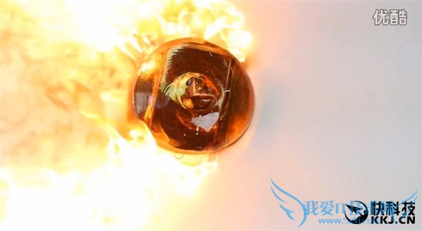融化玻璃球放在iPhone 6s上:震撼一幕发生了