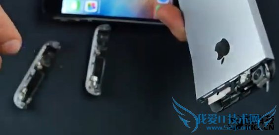 太爽!iPhone SE暴虐视频:掰弯 砸个粉碎