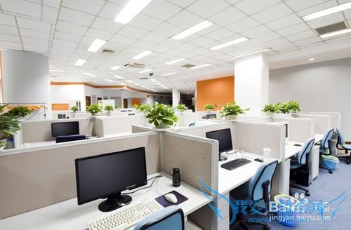 如何在EXCEL中绘制表头斜线和在斜线里输入文字