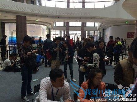 福州苹果店开业:果粉自带枕头排队 现场挤爆