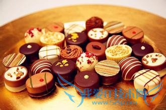 与女孩约会赴宴进餐礼仪