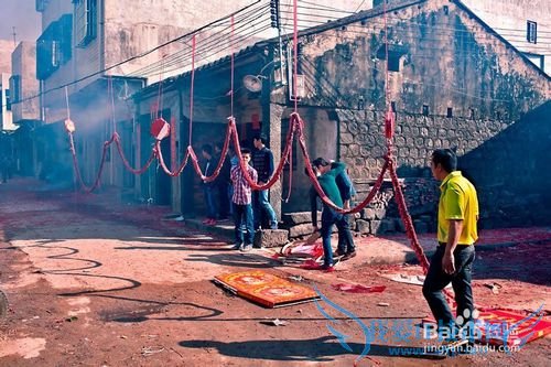 燃放鞭炮时一旦被炸伤样怎么正确处理?