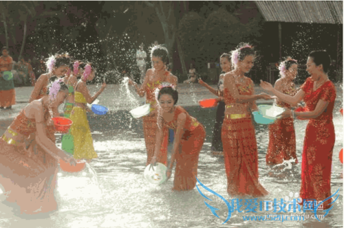 2015西双版纳泼水节怎么玩