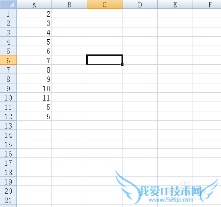 在excel中怎么样实现对某一列实现动态求和?