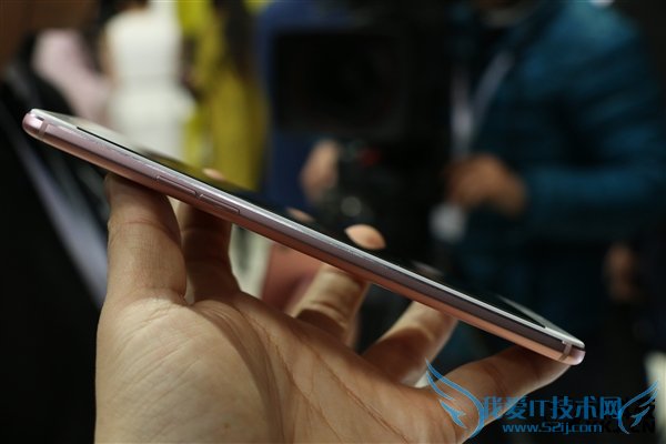 边框窄到BT!OPPO R9 Plus上手图赏:3299元