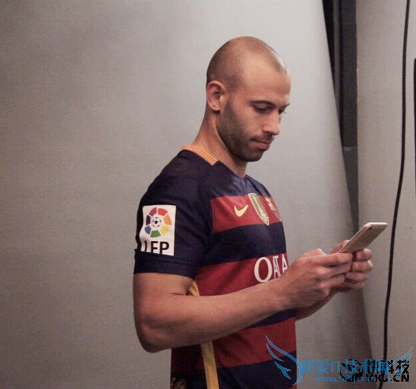 充电5分钟 通话2小时!OPPO拍照新机R9怒拼颜值