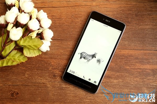 罗永浩:锤子T2是目前能买到的最漂亮的手机