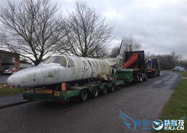 英国小学买废弃飞机改教室