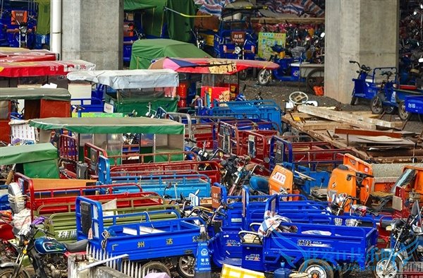 È«Ãæ·âɱ£¡ÊµÅÄÉîÛڵ綯³µ·Ø³¡£º³¡Ãæ×³¹Û