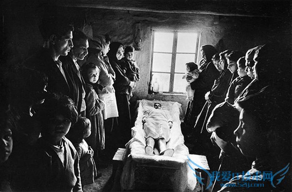 全球唯一:徕卡为寇德卡特制宽幅版S2黑白单反相机