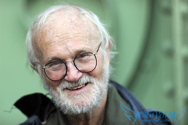 全球唯一:徕卡为寇德卡特制宽幅版S2黑白单反相机