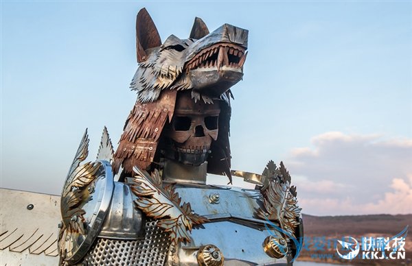 称奇!匠人把一堆废铁打造成骷髅机器人军团