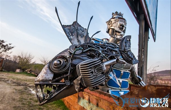 称奇!匠人把一堆废铁打造成骷髅机器人军团