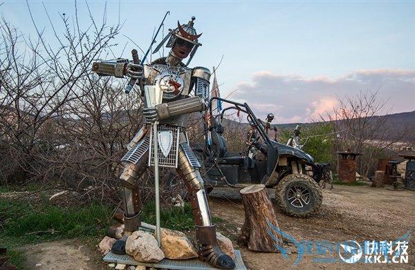 称奇!匠人把一堆废铁打造成骷髅机器人军团