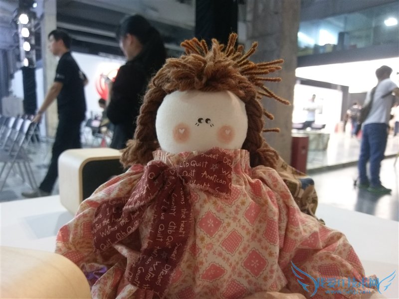 3799元!HTC 10上手体验:拍照媲美GS7