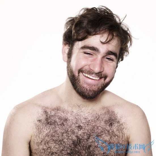 摄影师偷偷拍摄美女看A片反应:结果意外