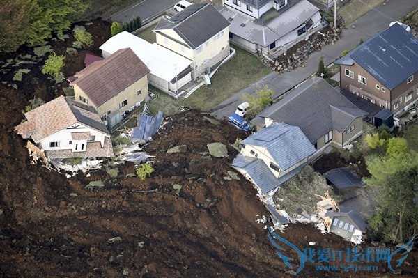 祸不单行!日本强震引燃火山:随时喷发