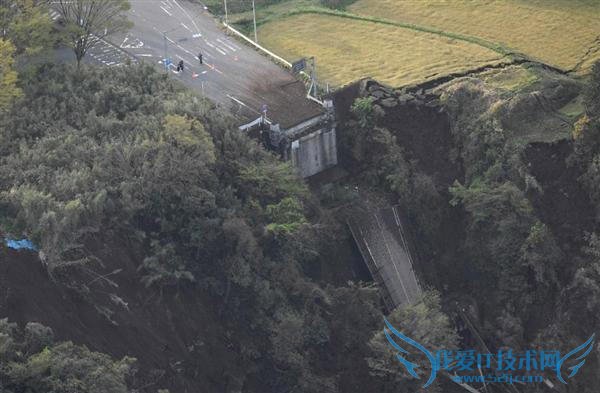 祸不单行!日本强震引燃火山:随时喷发