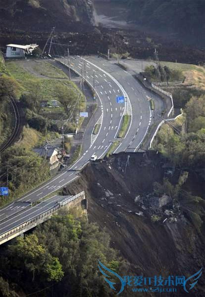祸不单行!日本强震引燃火山:随时喷发