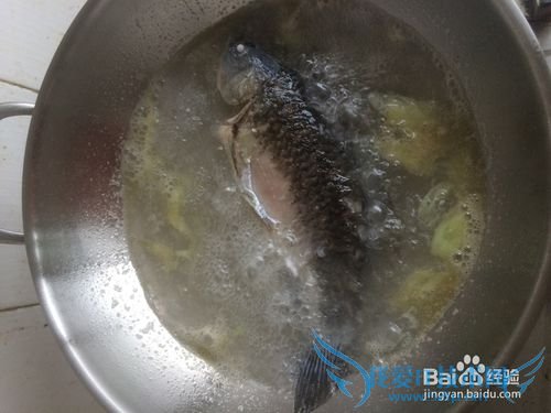 经典奶白鲫鱼豆腐汤