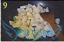 东北大酸菜炖梅肉萝卜豆腐