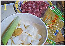 东北大酸菜炖梅肉萝卜豆腐