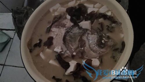 如何做黑木耳鱼头豆腐