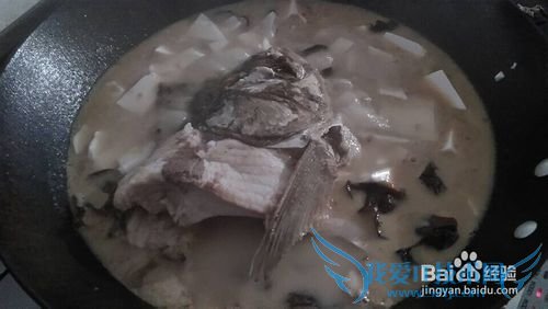 如何做黑木耳鱼头豆腐